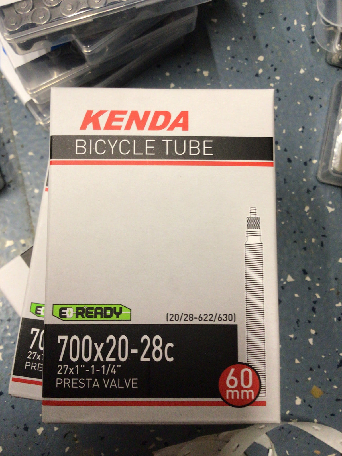700x20–28 kenda, 60mm, removable core
