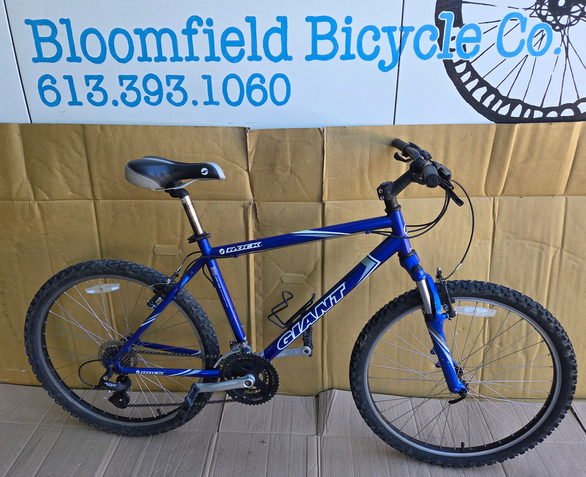 2006 Giant Rock mtb 19.5” blue USED consignment, no tax, no warranty