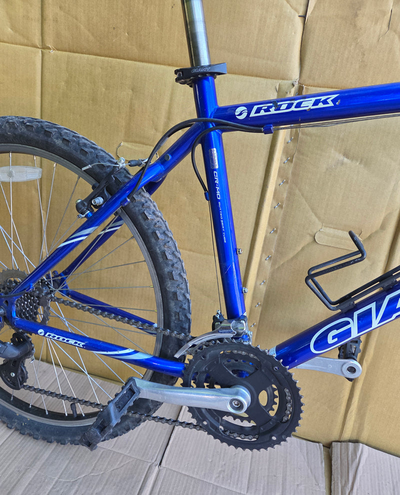 2006 Giant Rock mtb 19.5” blue USED consignment, no tax, no warranty
