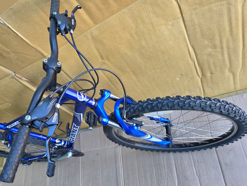 2006 Giant Rock mtb 19.5” blue USED consignment, no tax, no warranty