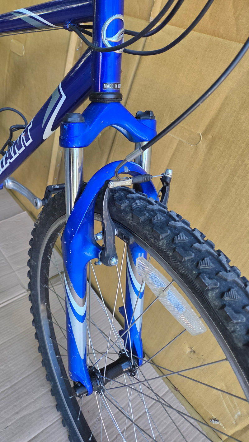 2006 Giant Rock mtb 19.5” blue USED consignment, no tax, no warranty