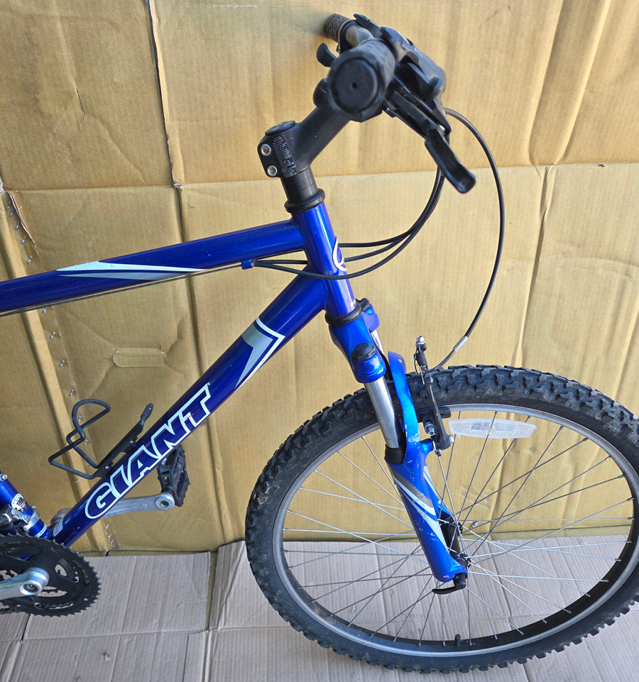2006 Giant Rock mtb 19.5” blue USED consignment, no tax, no warranty