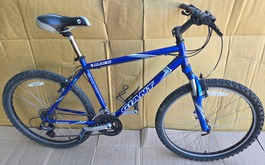 2006 Giant Rock mtb 19.5” blue USED consignment, no tax, no warranty
