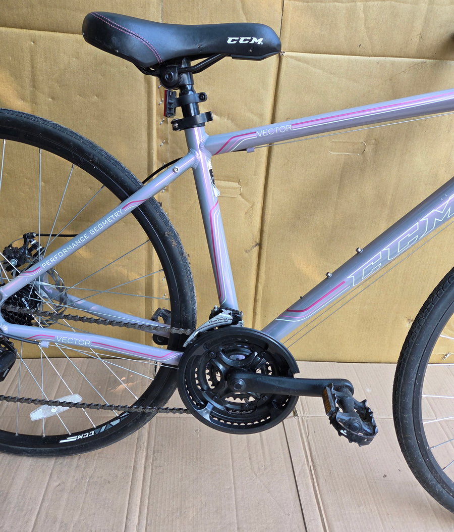 CCM Vector 700c opalite 17” USED consignment NO TAX, no warranty