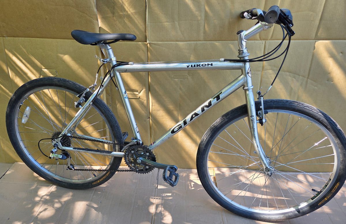1996 Giant Yukon 26” mtb (19.5”) USED one year warranty